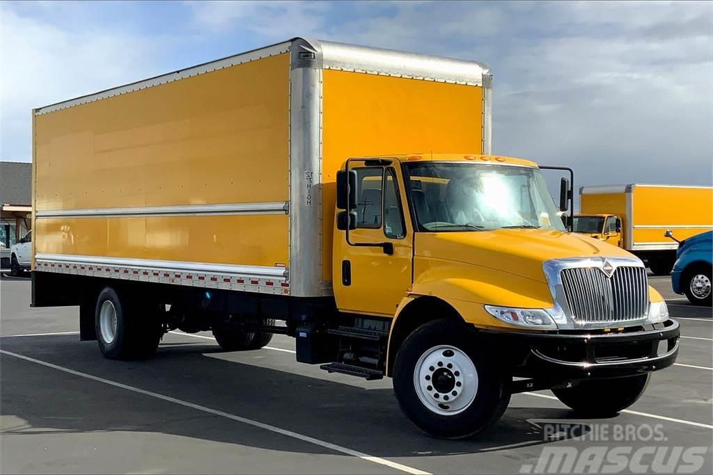 International 4300 SBA 4X2 貨箱式卡車