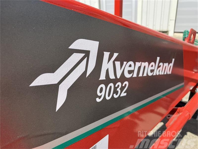 Kverneland KV9032 Rotorrive 耙與翻草機