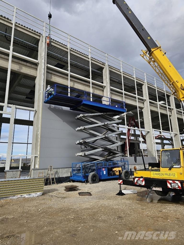 Holland Lift MEGASTAR 3000 DL 剪式升降機