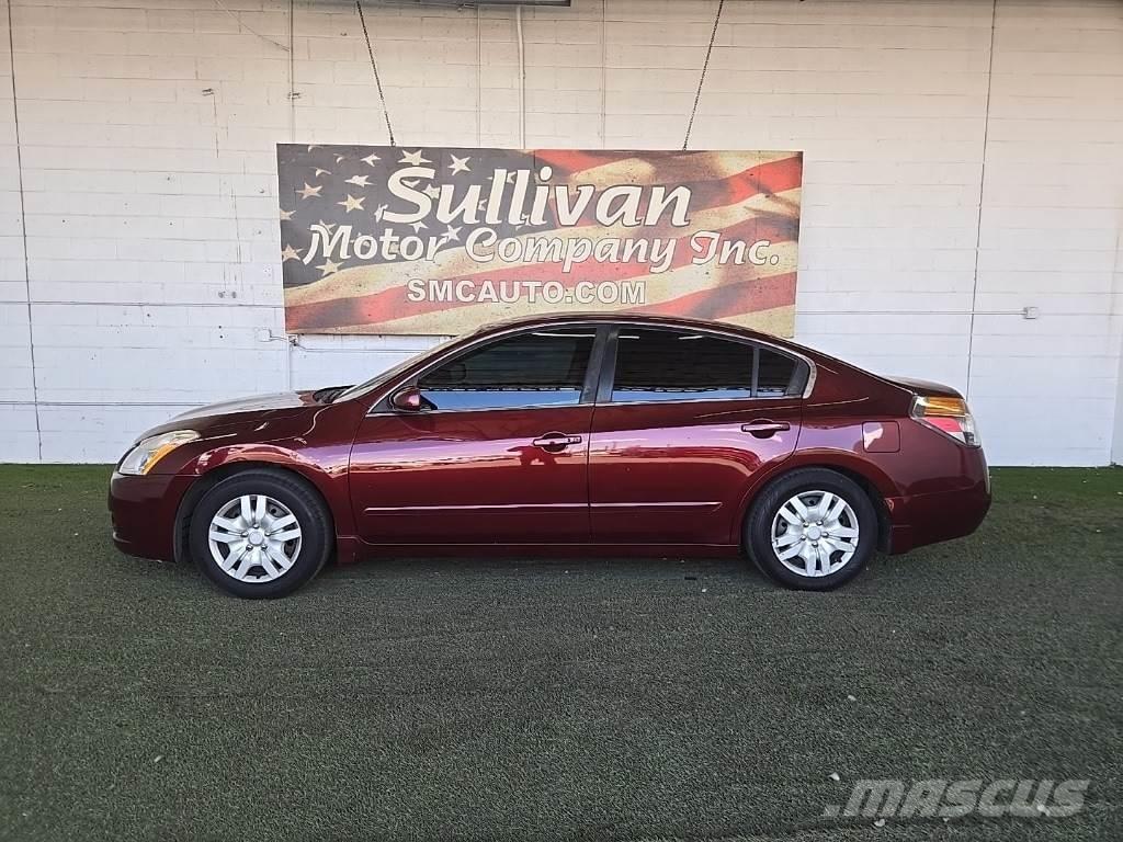 Nissan Altima 汽車