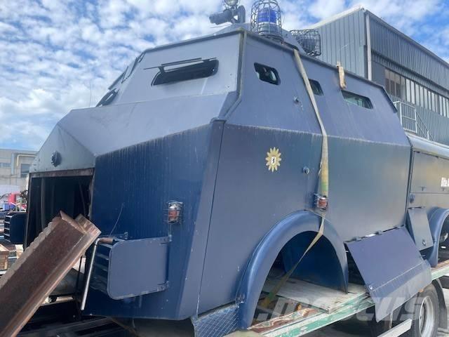 Mercedes-Benz Wasserwerfer Aufbau / WAWE 64 Kabine Aufbau 駕駛室與內部